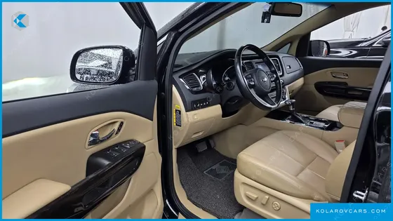 KIA CARNIVAL 9-SEATER NOBLESSE