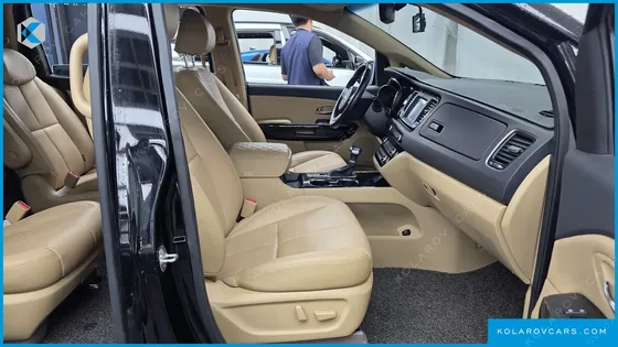 KIA CARNIVAL 9-SEATER NOBLESSE