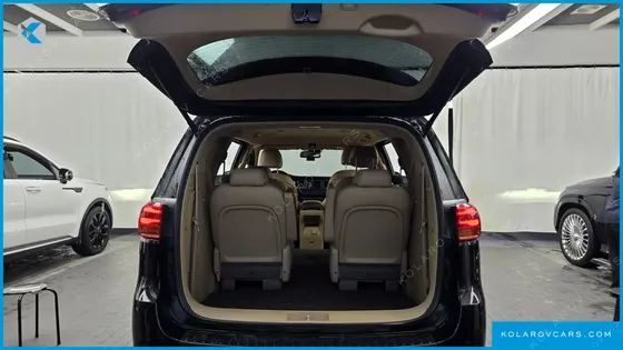 KIA CARNIVAL 9-SEATER NOBLESSE