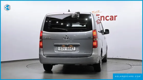 HYUNDAI STAREX 5-SEATER VAN