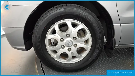 HYUNDAI STAREX 5-SEATER VAN