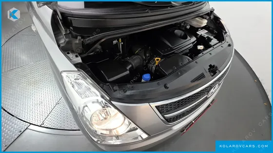 HYUNDAI STAREX 5-SEATER VAN
