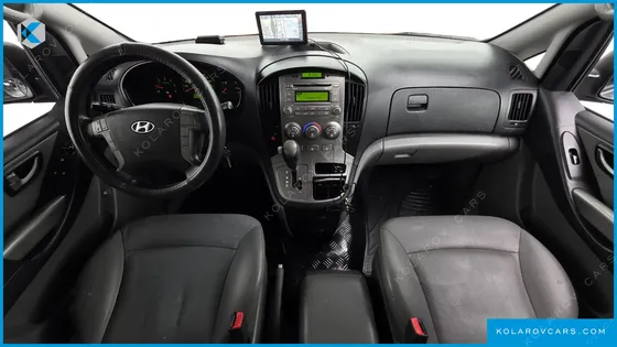 HYUNDAI STAREX 5-SEATER VAN