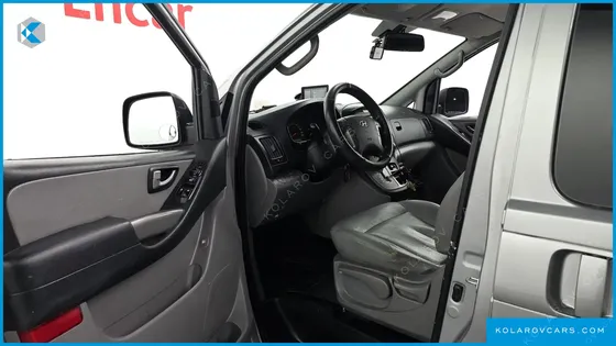 HYUNDAI STAREX 5-SEATER VAN