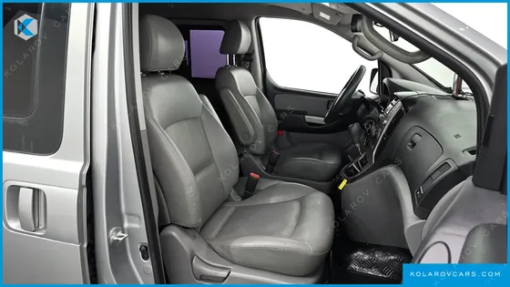 HYUNDAI STAREX 5-SEATER VAN