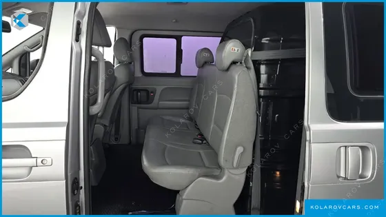 HYUNDAI STAREX 5-SEATER VAN