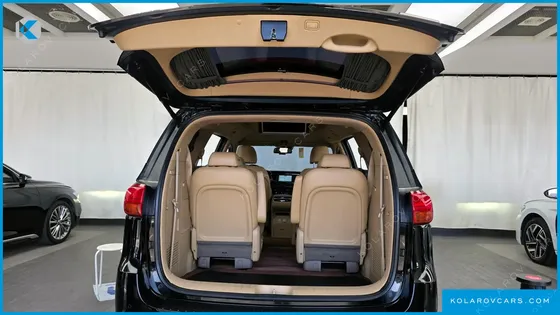 KIA CARNIVAL 9-SEATER HI-LIMOUSINE