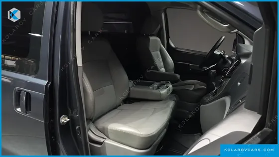 HYUNDAI STAREX 3-SEATER VAN