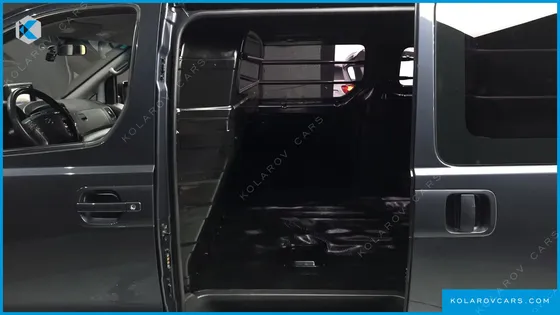 HYUNDAI STAREX 3-SEATER VAN