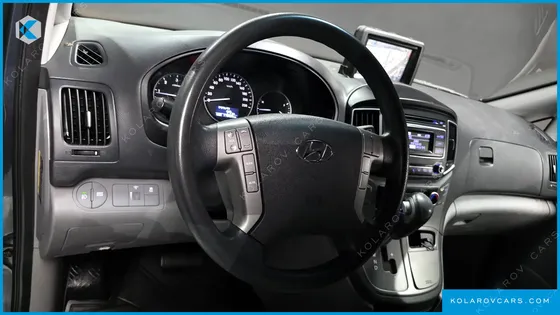 HYUNDAI STAREX 3-SEATER VAN