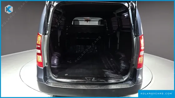 HYUNDAI STAREX 3-SEATER VAN