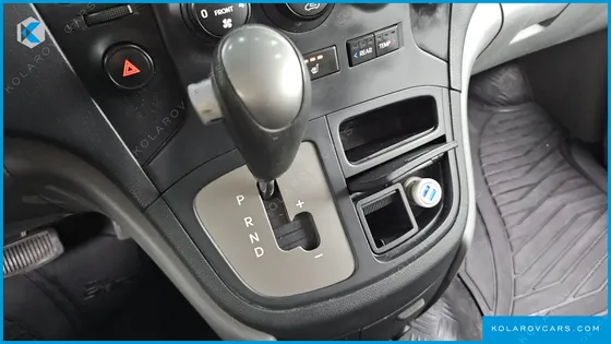 HYUNDAI STAREX 12-SEATER WAGON