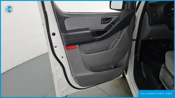 HYUNDAI STAREX 12-SEATER WAGON