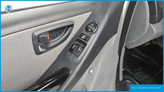 HYUNDAI STAREX 12-SEATER WAGON