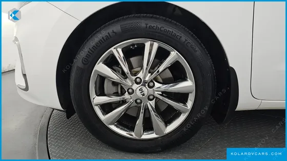 KIA CARNIVAL 9-SEATER LUXURY