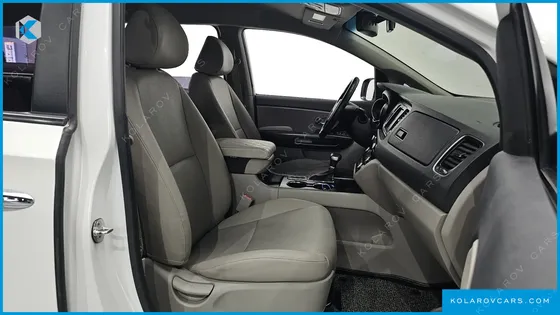 KIA CARNIVAL 9-SEATER LUXURY