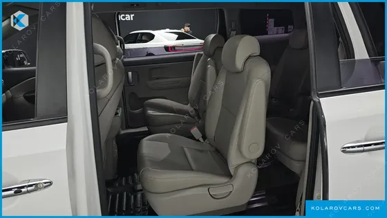 KIA CARNIVAL 9-SEATER LUXURY