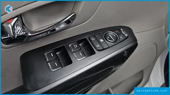 KIA CARNIVAL 9-SEATER LUXURY