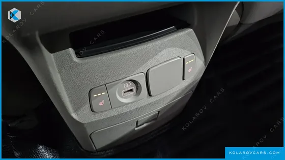 KIA CARNIVAL 9-SEATER LUXURY