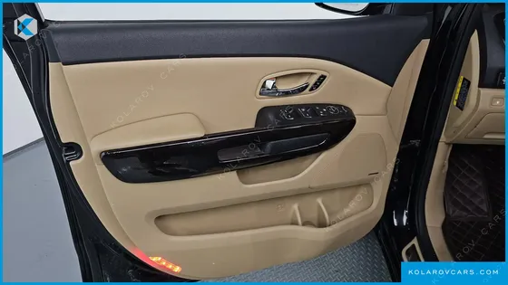 KIA CARNIVAL 9-SEATER NOBLESSE SPECIAL