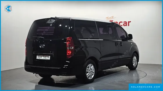HYUNDAI STAREX 5-SEATER VAN