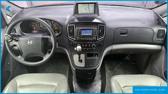 HYUNDAI STAREX 5-SEATER VAN