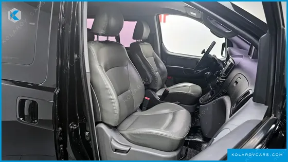 HYUNDAI STAREX 5-SEATER VAN