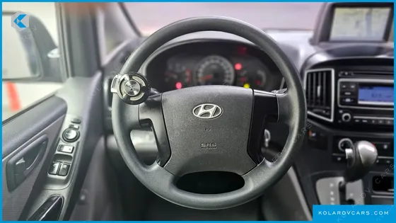 HYUNDAI STAREX 5-SEATER VAN