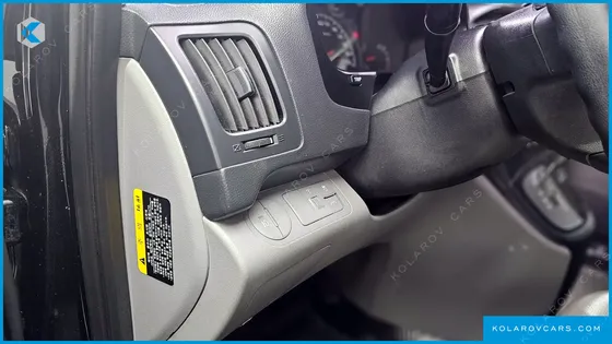 HYUNDAI STAREX 5-SEATER VAN