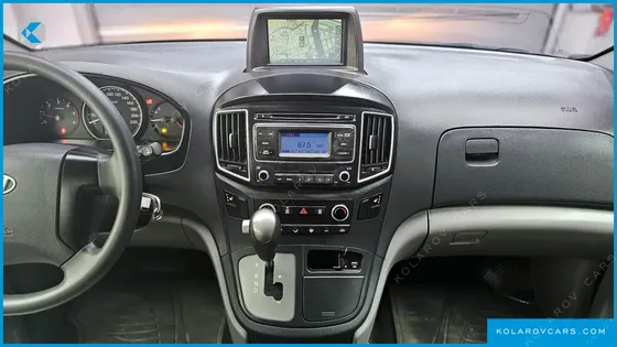 HYUNDAI STAREX 5-SEATER VAN