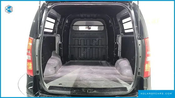 HYUNDAI STAREX 5-SEATER VAN