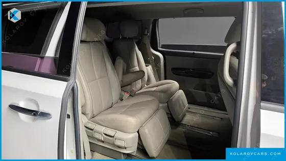 KIA CARNIVAL 7-SEATER LIMOUSINE