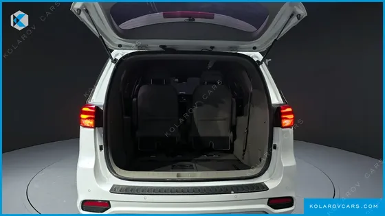 KIA CARNIVAL 7-SEATER LIMOUSINE