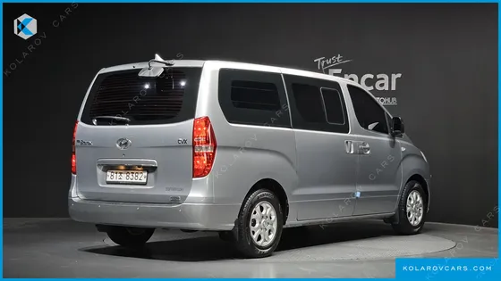 HYUNDAI STAREX 5-SEATER VAN