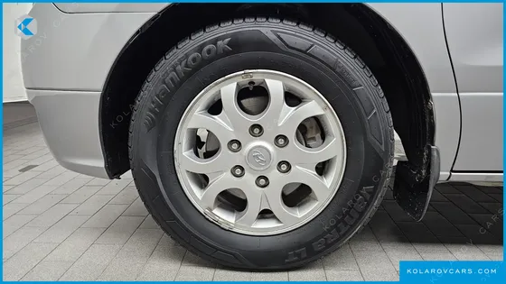 HYUNDAI STAREX 5-SEATER VAN