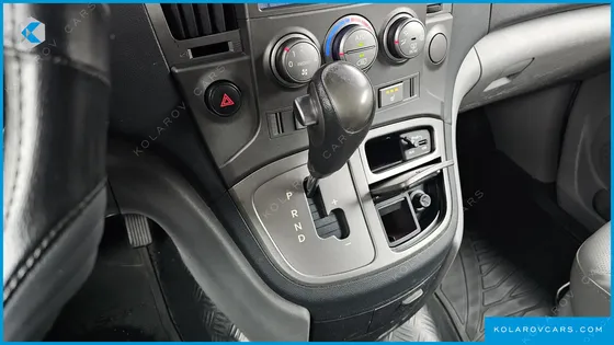 HYUNDAI STAREX 5-SEATER VAN
