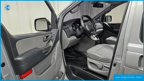 HYUNDAI STAREX 5-SEATER VAN