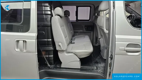 HYUNDAI STAREX 5-SEATER VAN