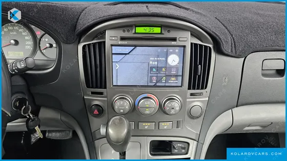 HYUNDAI STAREX 5-SEATER VAN