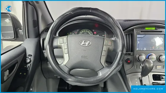 HYUNDAI STAREX 5-SEATER VAN