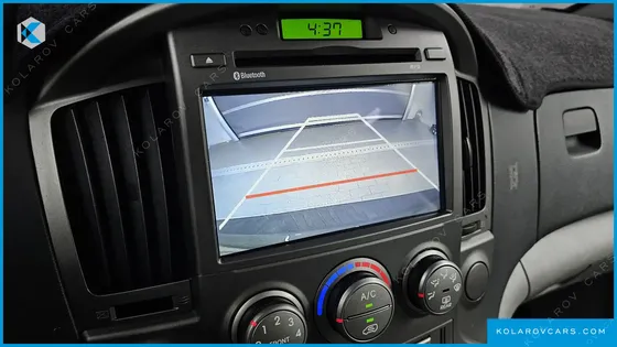 HYUNDAI STAREX 5-SEATER VAN