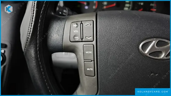 HYUNDAI STAREX 5-SEATER VAN