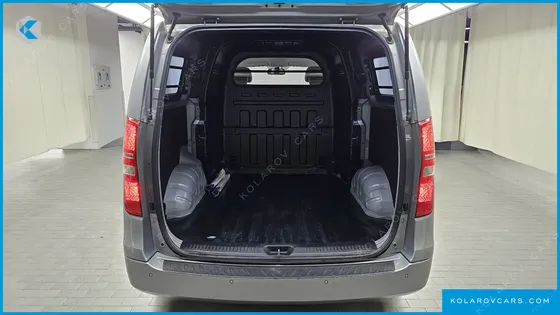 HYUNDAI STAREX 5-SEATER VAN
