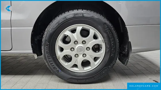 HYUNDAI STAREX 5-SEATER VAN
