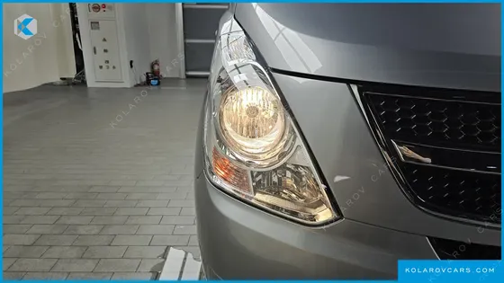 HYUNDAI STAREX 5-SEATER VAN