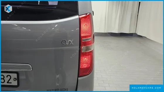 HYUNDAI STAREX 5-SEATER VAN