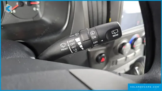 HYUNDAI STAREX 5-SEATER VAN