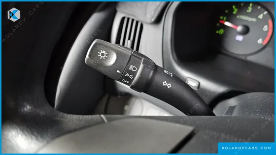 HYUNDAI STAREX 5-SEATER VAN