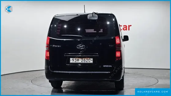 HYUNDAI STAREX 5-SEATER VAN