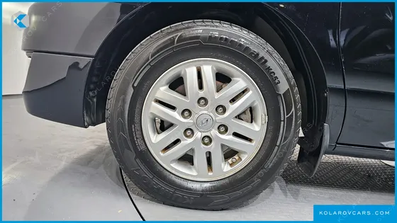 HYUNDAI STAREX 5-SEATER VAN